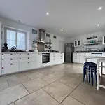 3 Avec Piscine Et Jardin Clos, Proche De La - Fr-1-246a-279 펜션