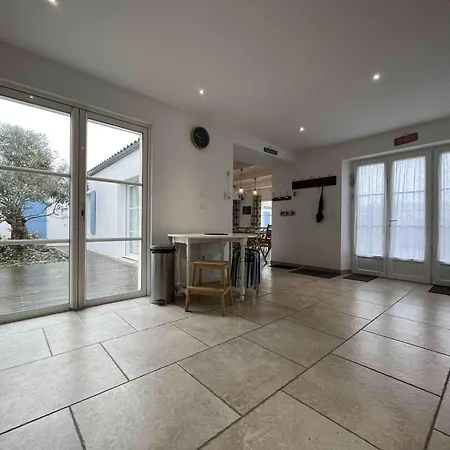 Holiday home Spacieuse Avec Piscine Privee, Wifi Gratuit Et Jardin Clos, A Proximite De La Et Du Centre-ville - Fr-1-246a-279